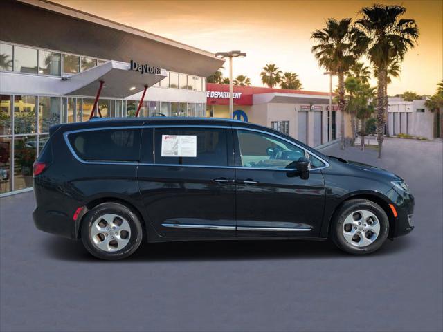 2017 Chrysler Pacifica Touring-L Plus