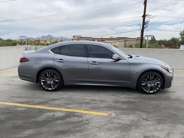 2017 INFINITI Q70 3.7