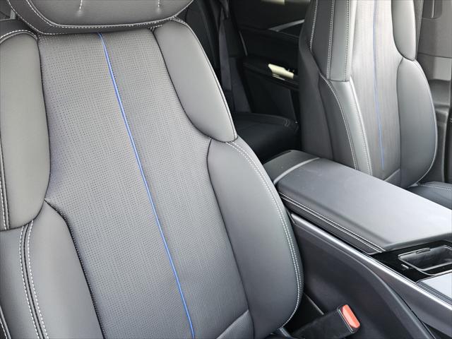 2025 Cadillac iQ Luxury w/1SC