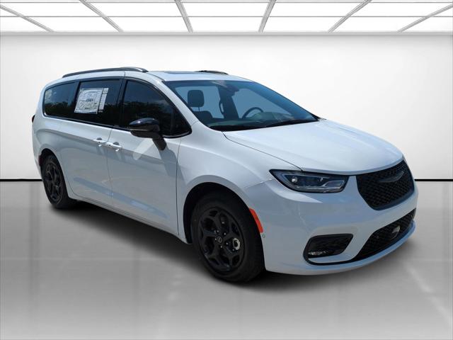 2025 Chrysler Pacifica Hybrid PACIFICA PLUG-IN HYBRID S APPEARANCE