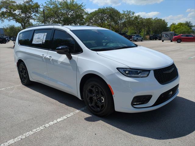 2025 Chrysler Pacifica Hybrid PACIFICA PLUG-IN HYBRID S APPEARANCE