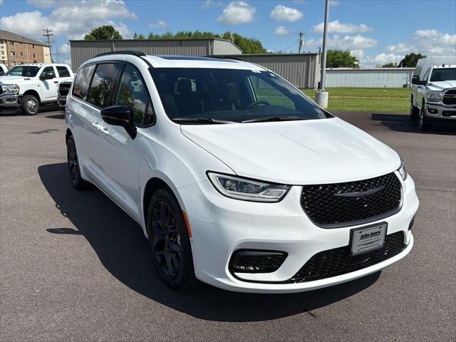 2025 Chrysler Pacifica PACIFICA LIMITED