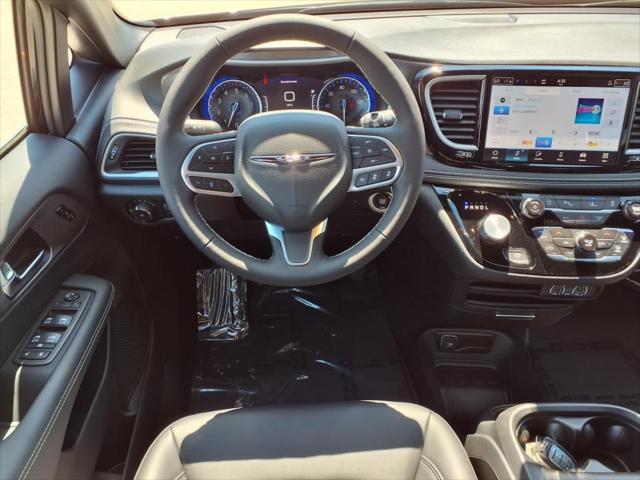 2025 Chrysler Pacifica PACIFICA SELECT