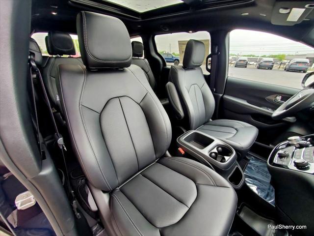 2025 Chrysler Pacifica PACIFICA SELECT