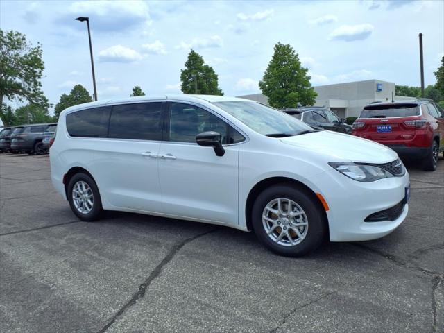 2025 Chrysler Voyager VOYAGER LX