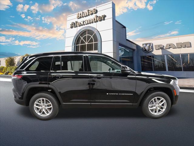 2025 Jeep Grand Cherokee GRAND CHEROKEE LAREDO X 4X4