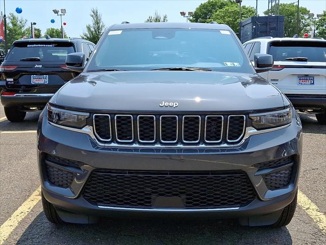 2025 Jeep Grand Cherokee GRAND CHEROKEE LAREDO X 4X4