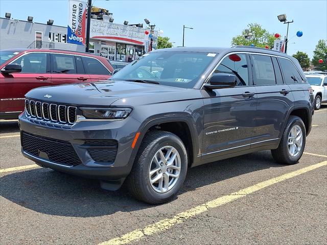 2025 Jeep Grand Cherokee GRAND CHEROKEE LAREDO X 4X4