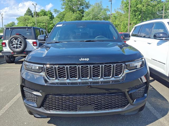 2025 Jeep Grand Cherokee GRAND CHEROKEE LAREDO X 4X4