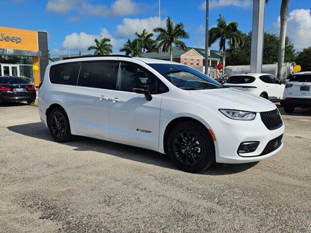 2025 Chrysler Pacifica PACIFICA SELECT