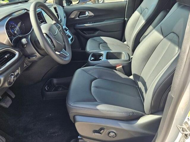 2025 Chrysler Pacifica PACIFICA SELECT