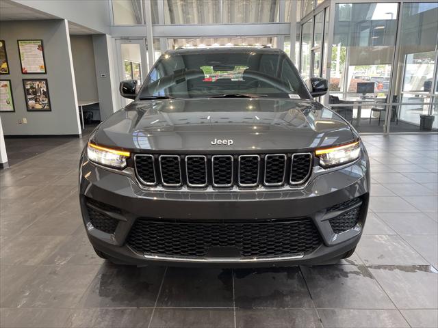 2025 Jeep Grand Cherokee GRAND CHEROKEE LAREDO X 4X4
