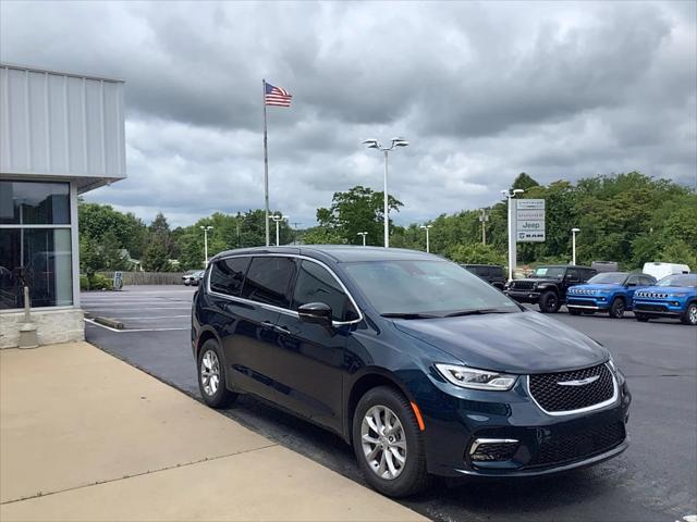 2025 Chrysler Pacifica PACIFICA SELECT AWD