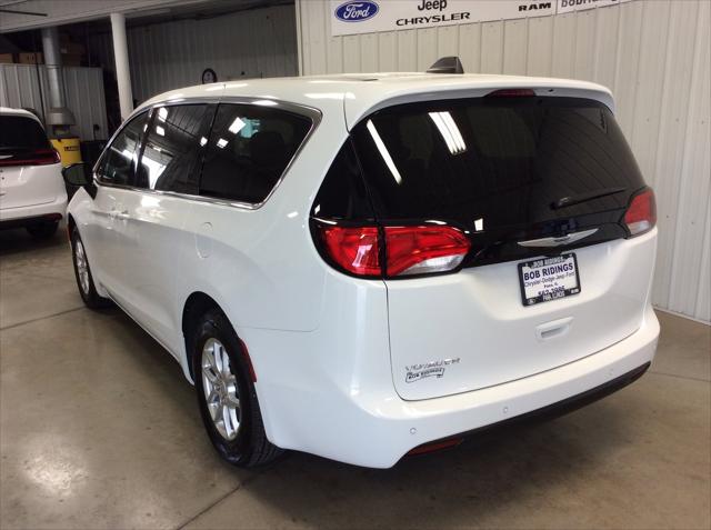 2025 Chrysler Voyager VOYAGER LX