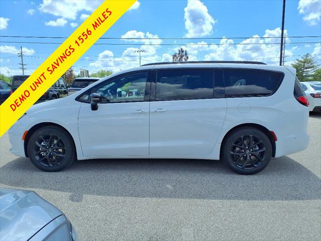 2025 Chrysler Pacifica PACIFICA LIMITED
