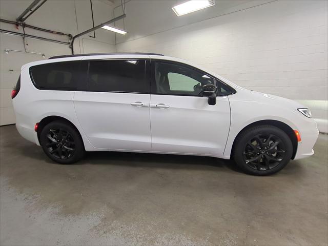 2025 Chrysler Pacifica PACIFICA LIMITED AWD