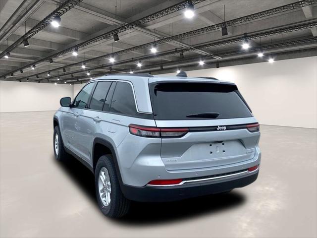 2025 Jeep Grand Cherokee GRAND CHEROKEE LAREDO 4X4