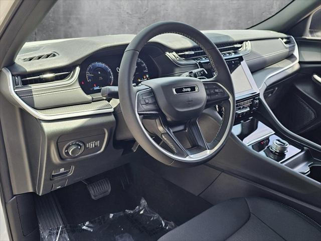 2025 Jeep Grand Cherokee GRAND CHEROKEE LAREDO X 4X4