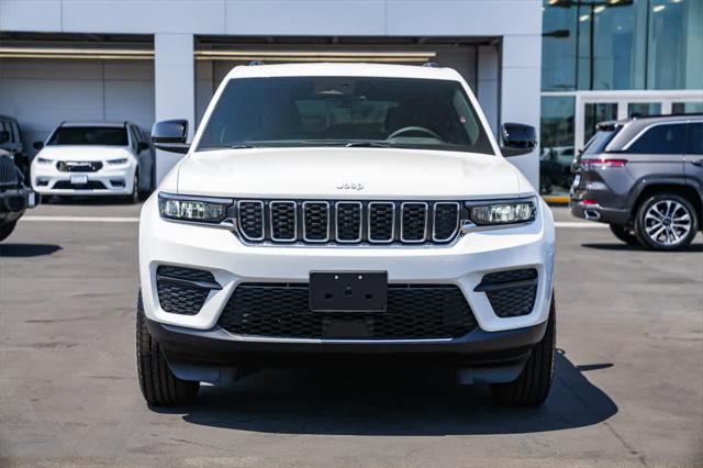 2025 Jeep Grand Cherokee GRAND CHEROKEE LAREDO 4X2