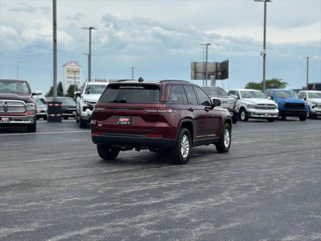 2022 Jeep Grand Cherokee Laredo 4x4