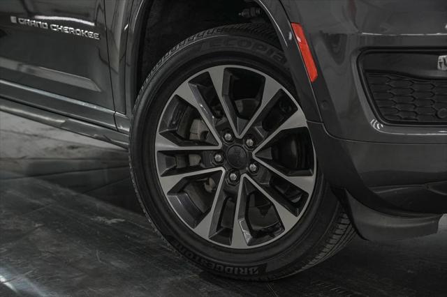 2022 Jeep Grand Cherokee Overland 4x2