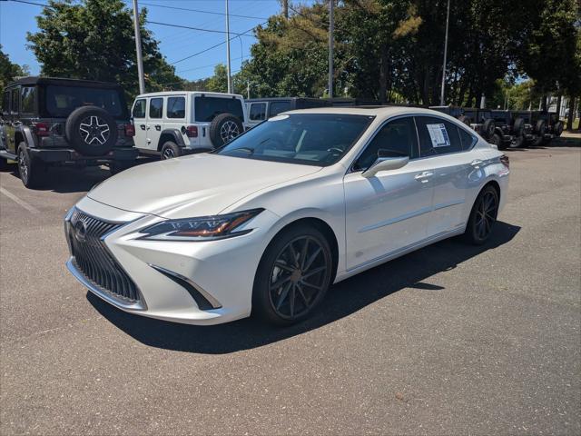 2020 Lexus ES 300h Ultra Luxury