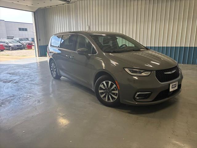 2022 Chrysler Pacifica Hybrid Touring L