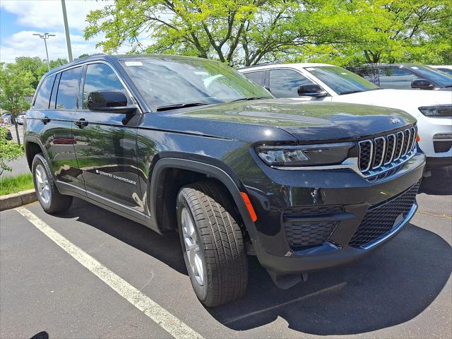 2025 Jeep Grand Cherokee GRAND CHEROKEE LAREDO X 4X4