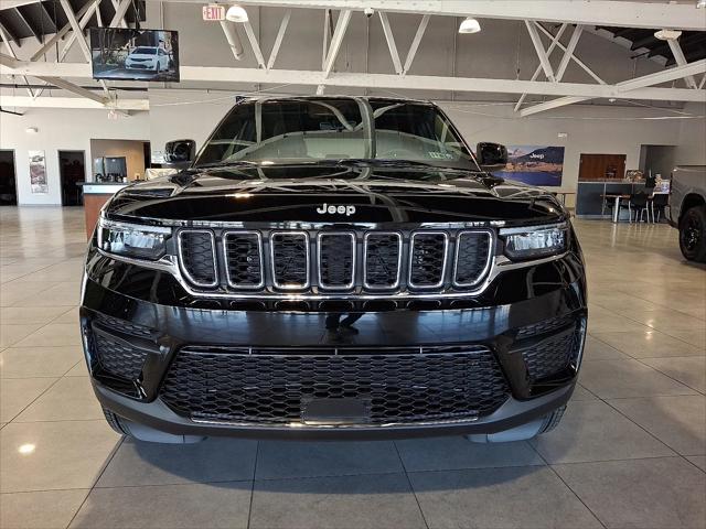 2025 Jeep Grand Cherokee GRAND CHEROKEE LAREDO X 4X4