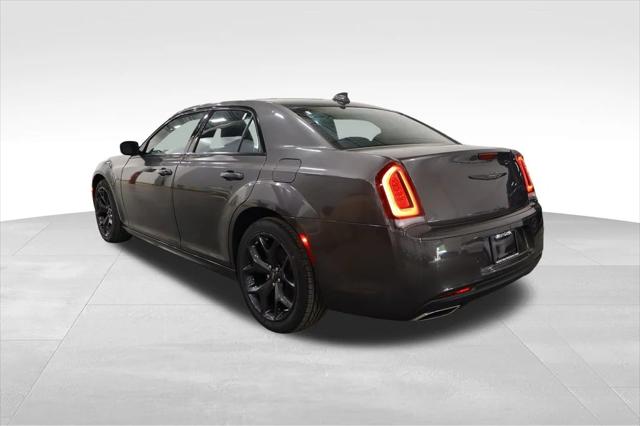 2022 Chrysler 300 Touring L
