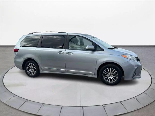 2018 Toyota Sienna XLE 8 Passenger