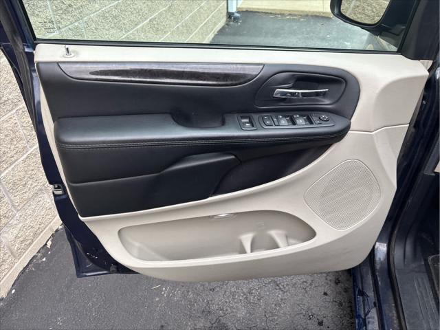 Used 2017 Dodge Grand Caravan For Sale in Wilmington, OH