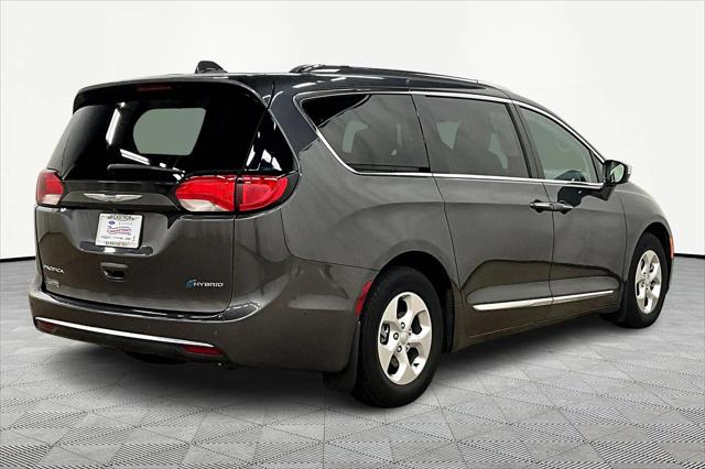 2017 Chrysler Pacifica Hybrid Platinum
