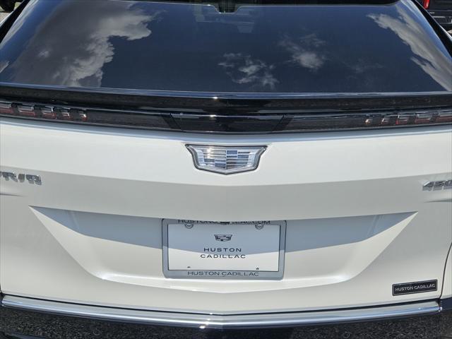 2025 Cadillac iQ Luxury w/1SC