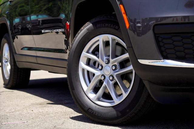 2025 Jeep Grand Cherokee GRAND CHEROKEE L LAREDO X 4X4