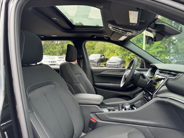2025 Jeep Grand Cherokee Laredo X 4x2