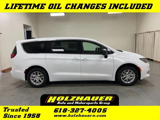 2025 Chrysler Voyager VOYAGER LX