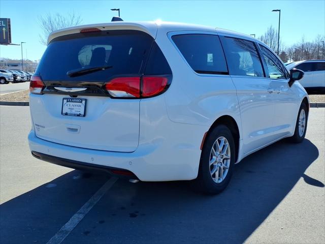 2025 Chrysler Voyager VOYAGER LX