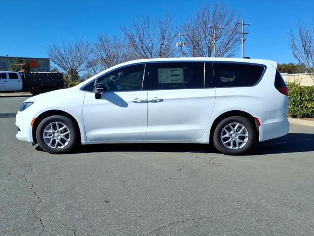 2025 Chrysler Voyager VOYAGER LX