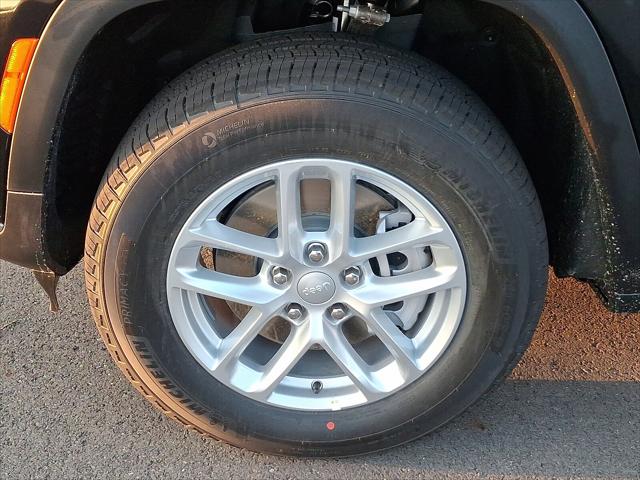 2025 Jeep Grand Cherokee GRAND CHEROKEE L LAREDO X 4X4