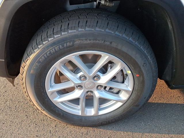 2025 Jeep Grand Cherokee GRAND CHEROKEE L LAREDO X 4X4
