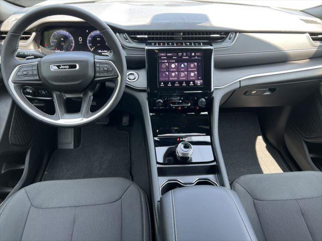 2025 Jeep Grand Cherokee GRAND CHEROKEE L LAREDO 4X4