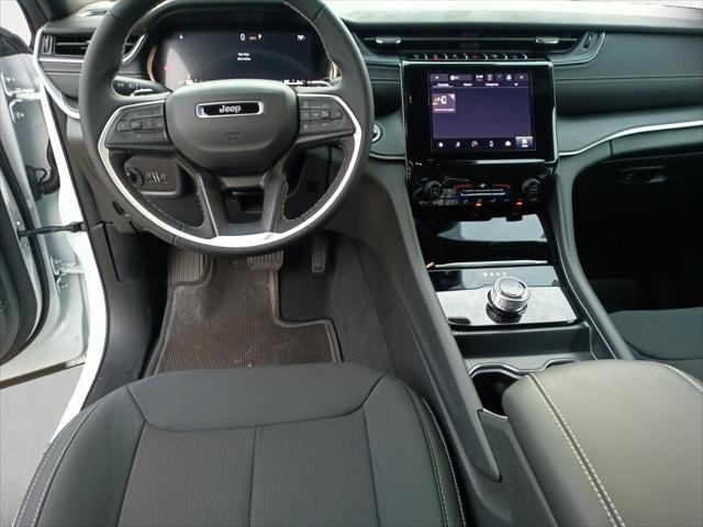2025 Jeep Grand Cherokee GRAND CHEROKEE L LAREDO X 4X4