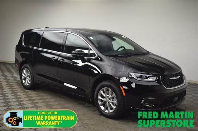 2025 Chrysler Pacifica PACIFICA SELECT AWD