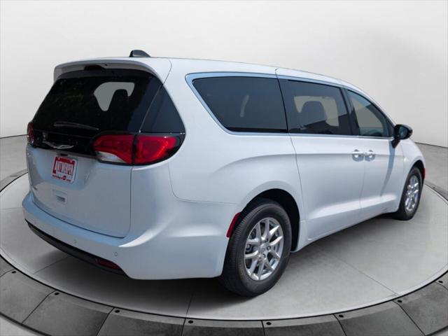 2025 Chrysler Voyager VOYAGER LX