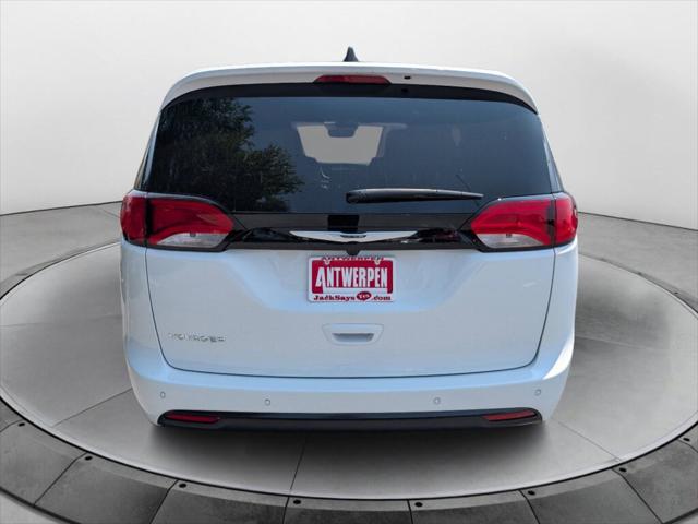 2025 Chrysler Voyager VOYAGER LX