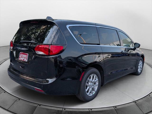 2025 Chrysler Voyager VOYAGER LX