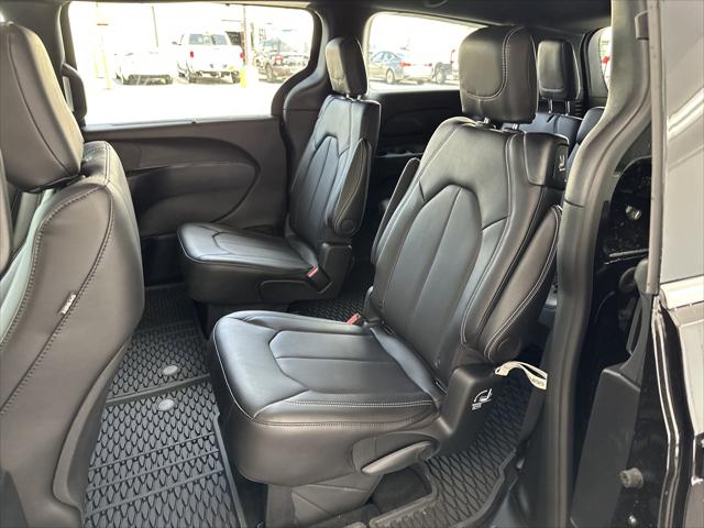 2025 Chrysler Voyager VOYAGER LX