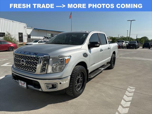2017 Nissan TITAN SV