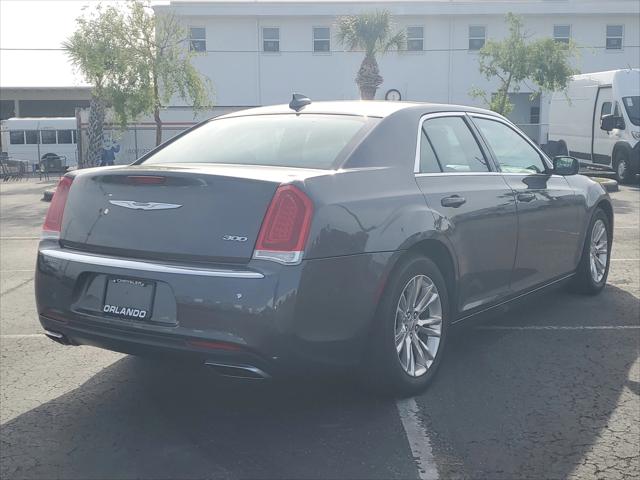 2017 Chrysler 300 Limited